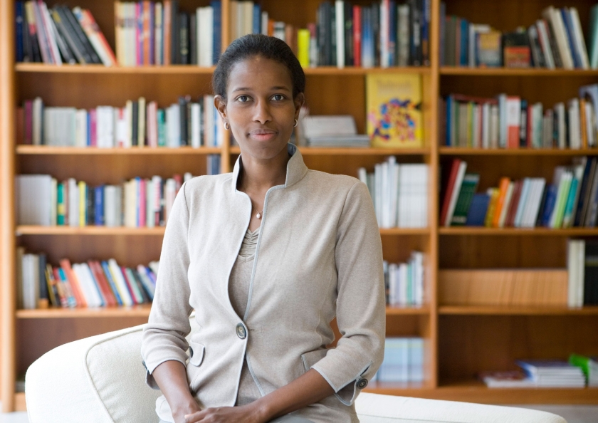 &Alpha;&gamma;&iota;ά&nu; &Chi;ί&rho;&sigma;&iota; Ά&lambda;&iota;: &laquo;&Pi;&rho;ά&xi;&epsilon;&iota;&sigmaf; &pi;&omicron;&lambda;έ&mu;&omicron;&upsilon; &omicron;&iota; &iota;&sigma;&lambda;&alpha;&mu;&iota;&sigma;&tau;&iota;&kappa;έ&sigmaf; &epsilon;&pi;&iota;&theta;έ&sigma;&epsilon;&iota;&sigmaf;&raquo;