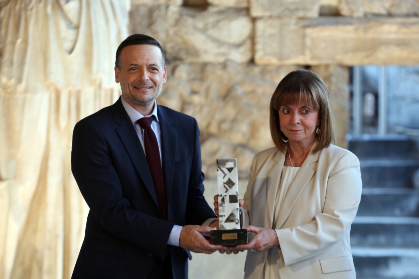 &Tau;&omicron; &beta;&rho;&alpha;&beta;&epsilon;ί&omicron;