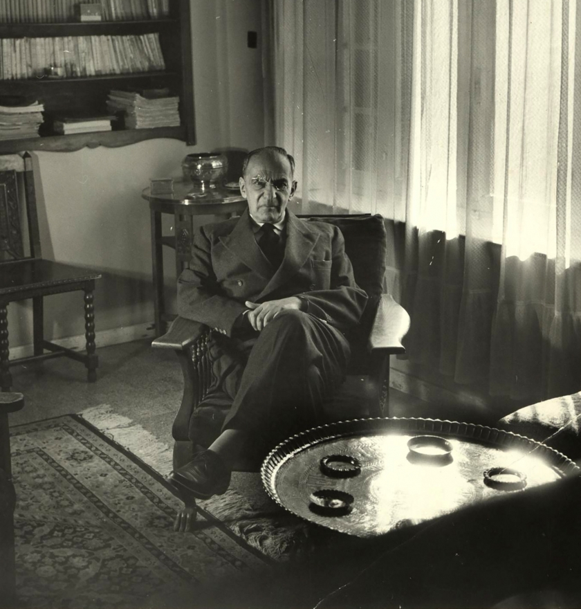 &Omicron; Ί&alpha;&nu; &Phi;&lambda;έ&mu;&iota;&nu;&gamma;&kappa; &sigma;&tau;&alpha; &epsilon;&lambda;&lambda;&eta;&nu;&iota;&kappa;ά &kappa;&alpha;&iota; &omicron; &Kappa;&omicron;&sigma;&mu;ά&sigmaf; &Pi;&omicron;&lambda;ί&tau;&eta;&sigmaf;