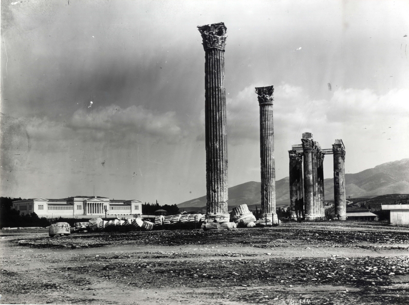 &Tau;&omicron; &pi;ά&theta;&omicron;&sigmaf; &tau;&omega;&nu; &alpha;&rho;&chi;&alpha;&iota;&omicron;&lambda;ό&gamma;&omega;&nu; &kappa;&alpha;&iota; &tau;&alpha; &pi;ά&theta;&eta; &tau;&eta;&sigmaf; &alpha;&rho;&chi;&alpha;&iota;&omicron;&lambda;&omicron;&gamma;ί&alpha;&sigmaf;