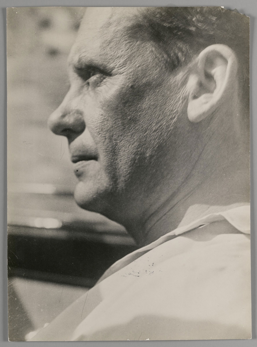 &Omicron; &alpha;&kappa;&alpha;&tau;ά&beta;&lambda;&eta;&tau;&omicron;&sigmaf; &mu;&omicron;&nu;&tau;&epsilon;&rho;&nu;&iota;&sigma;&tau;ή&sigmaf;