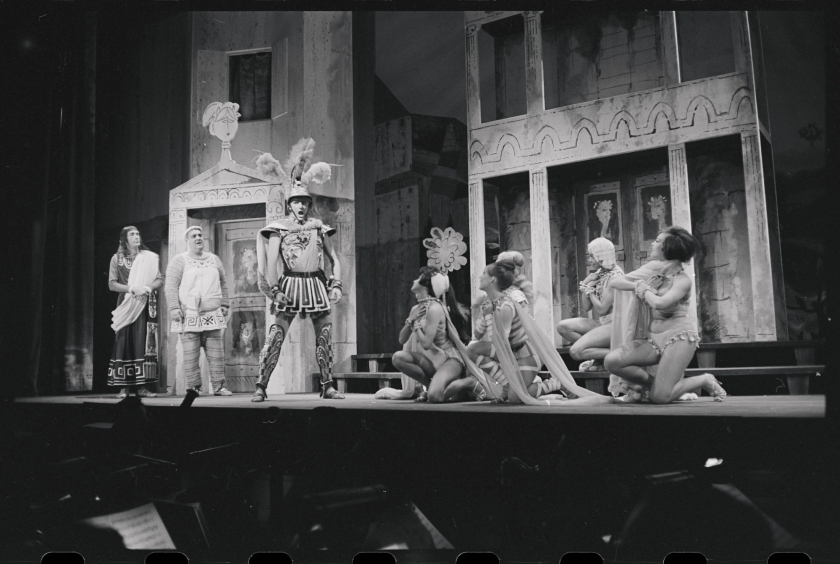 &Nu;έ&alpha; &alpha;&nu;&alpha;&sigma;&kappa;&alpha;&phi;ή &tau;&omicron;&upsilon; &gamma;έ&lambda;&iota;&omicron;&upsilon;: &Alpha;&rho;&chi;&alpha;ί&alpha; &kappa;&omega;&mu;&omega;&delta;ί&alpha; &kappa;&alpha;&iota; &delta;&upsilon;&tau;&iota;&kappa;ό&sigmaf; &lambda;&omicron;&gamma;&omicron;&tau;&epsilon;&chi;&nu;&iota;&kappa;ό&sigmaf; &kappa;&alpha;&nu;ό&nu;&alpha;&sigmaf;