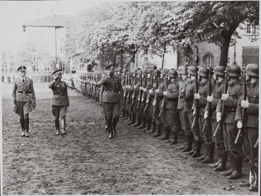 &Eta; &Delta;&alpha;&nu;ί&alpha; &upsilon;&pi;ό &gamma;&epsilon;&rho;&mu;&alpha;&nu;&iota;&kappa;ή &kappa;&alpha;&tau;&omicron;&chi;ή 1940-1945